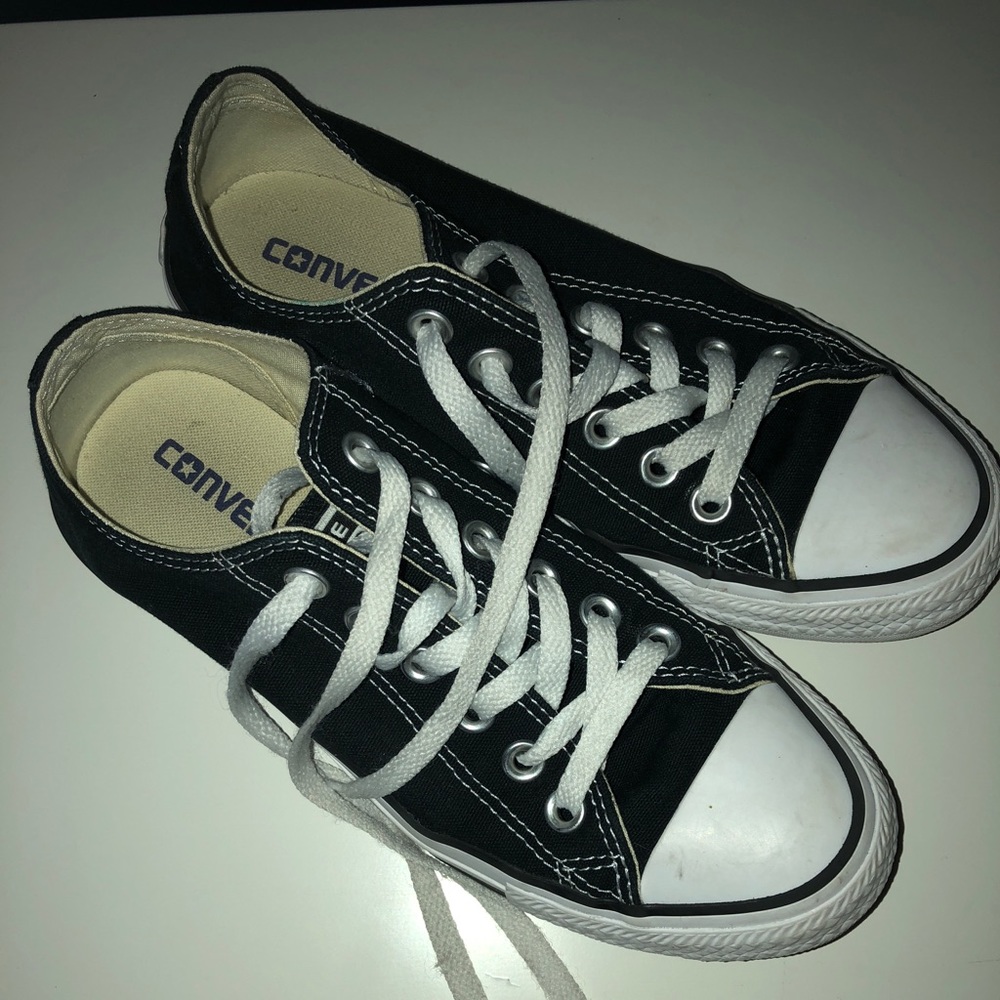 🚫SOLD🚫 Black low-top converse